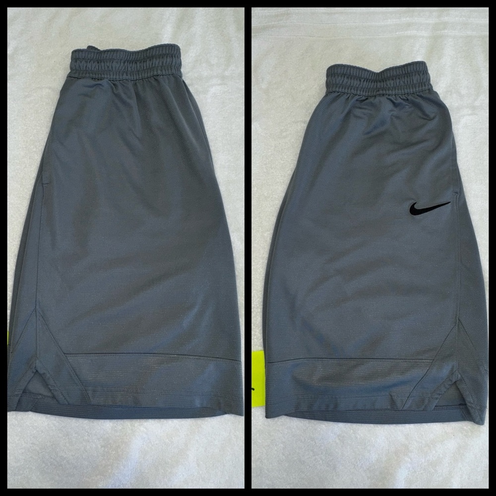 Nike DriFit 🏋🏻‍♀️🥏🏀🏈🏐Mens Shorts Large Grey with 2 pockets and drawstring waist. - Picture 10 of 16